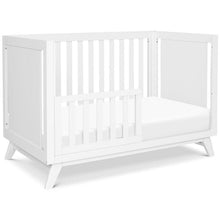 Load image into Gallery viewer, Davinci Otto Pine Wood 3 - in - 1 Convertible Crib in White